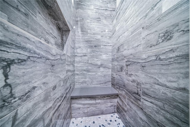 6102 S Scorpion Ln, Fort Mohave, AZ 86426 - bathroom featuring tiled shower