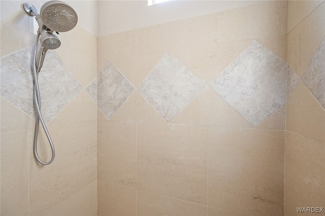 details featuring tiled shower