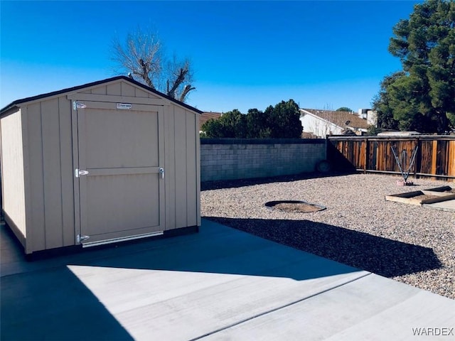 exterior space with a storage unit, an outdoor structure, and a fenced backyard