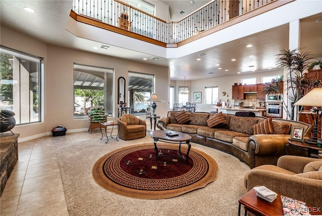 living room featuring visible vents, plenty of natural light, baseboards, and light tile patterned flooring