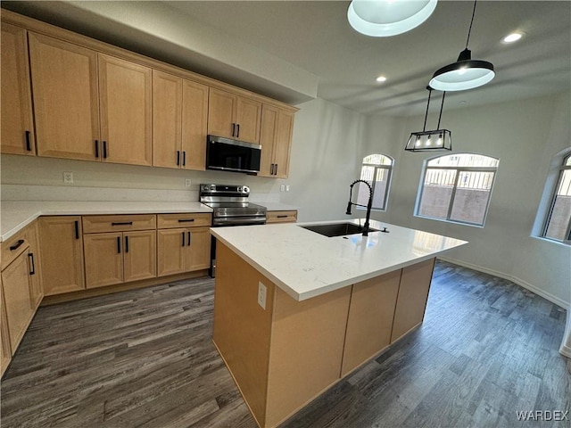 kitchen featuring a kitchen island with sink, light countertops, a sink, and stainless steel range with electric cooktop