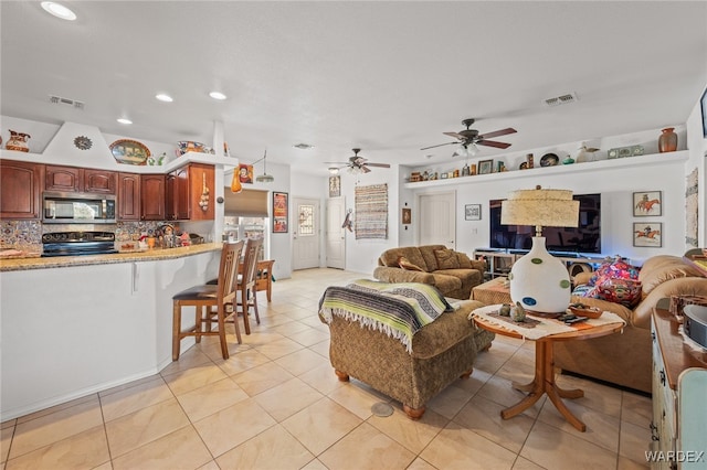 living area featuring recessed lighting, light tile patterned flooring, a ceiling fan, and visible vents