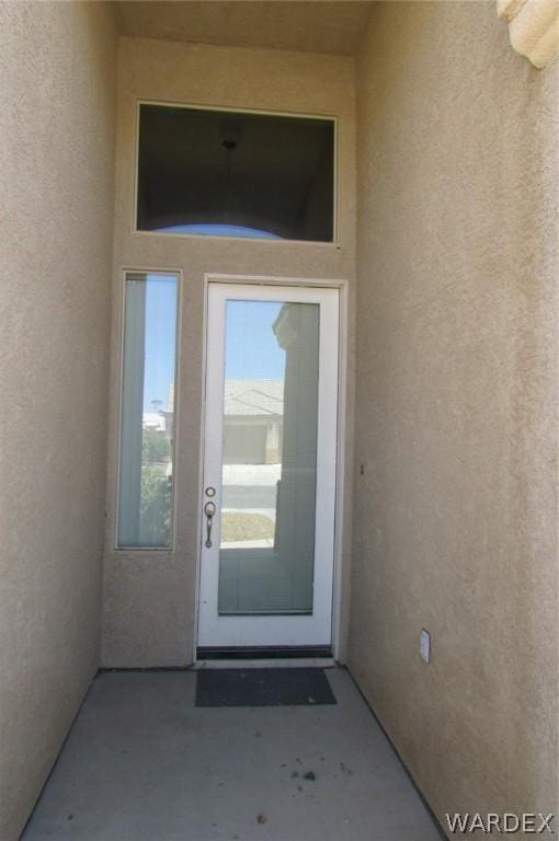 property entrance featuring stucco siding