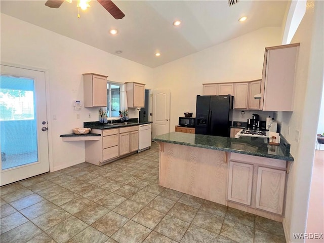 kitchen with ceiling fan, vaulted ceiling, a sink, black appliances, and a peninsula