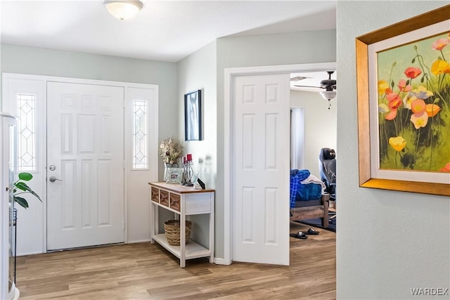 foyer entrance featuring ceiling fan and wood finished floors