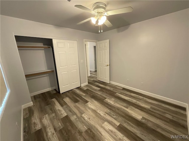 unfurnished bedroom featuring ceiling fan, a closet, baseboards, and dark wood-type flooring