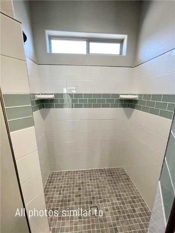 3371 N Apache St, Kingman, AZ 86401 - full bath with tiled shower