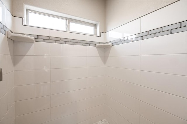 bathroom featuring tiled shower