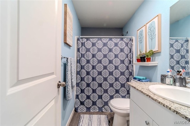 full bathroom with toilet, curtained shower, and vanity