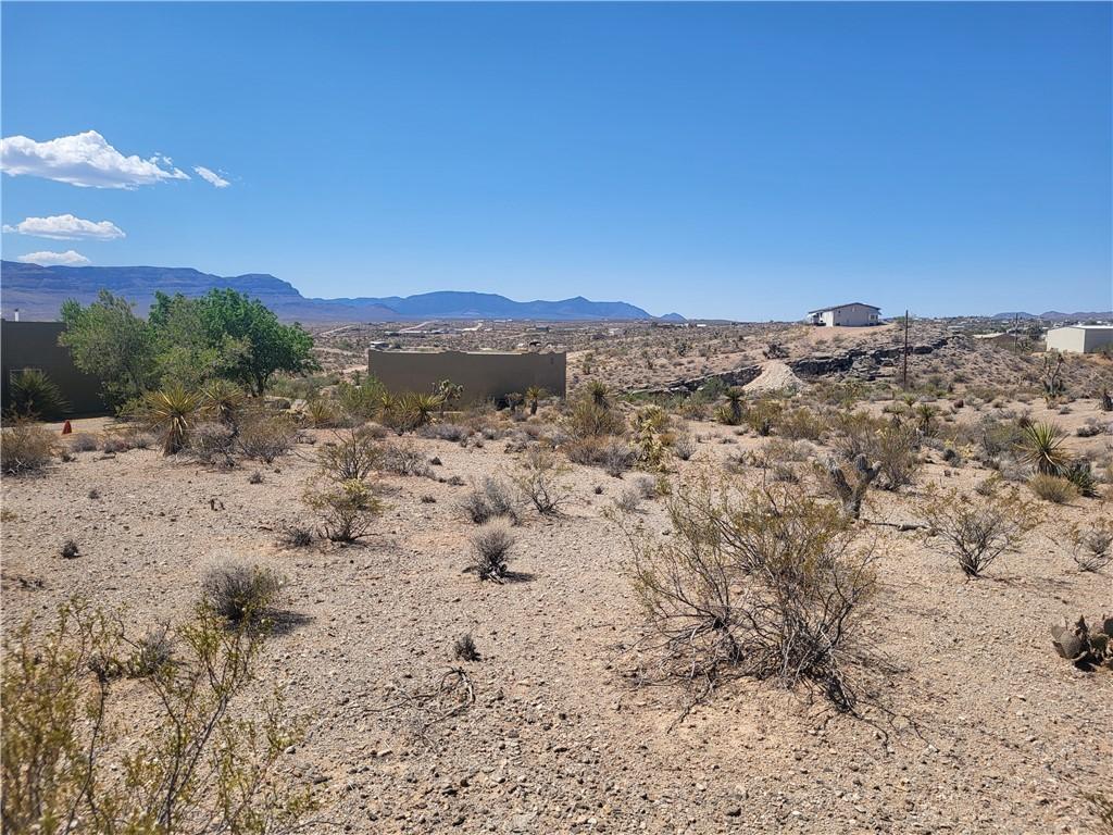 760 E Supai Dr, Meadview, AZ 86444 - photo 4