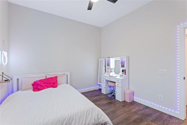 bedroom featuring dark wood-style floors, baseboards, and a ceiling fan