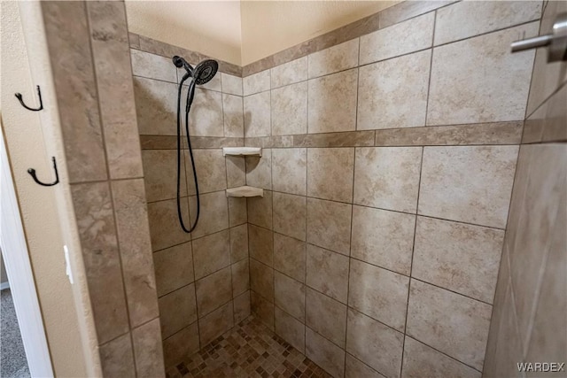 bathroom featuring a tile shower