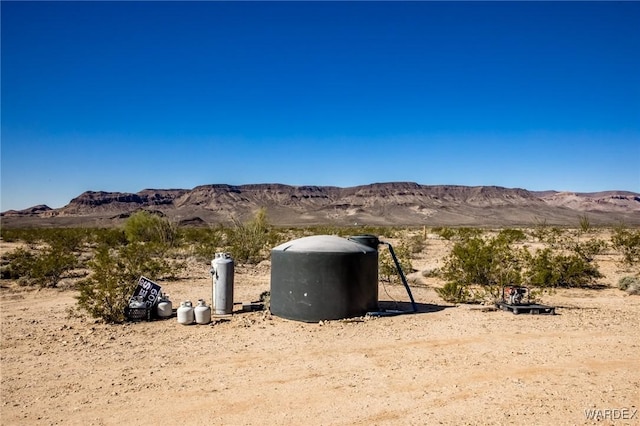 view of yard with a mountain view