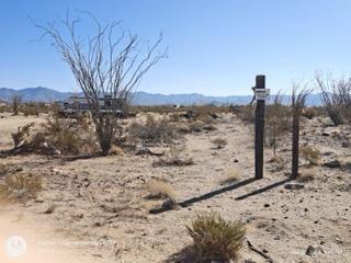 13950 S Cameron Rd, Yucca, AZ 86438