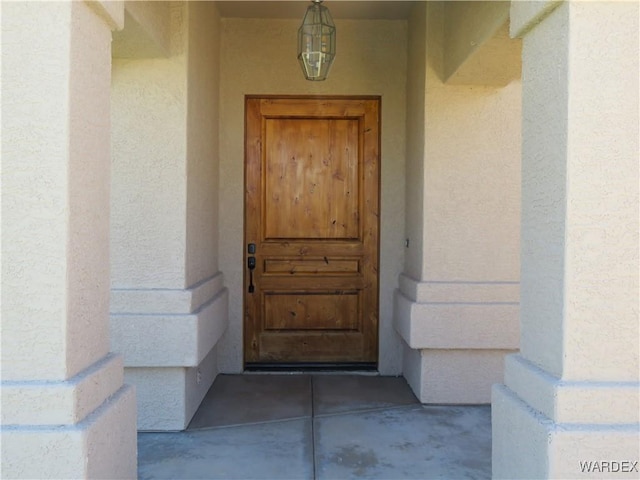 view of exterior entry featuring stucco siding