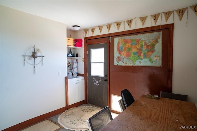 entryway featuring baseboards