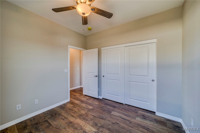 unfurnished bedroom featuring a ceiling fan, a closet, baseboards, and dark wood-type flooring