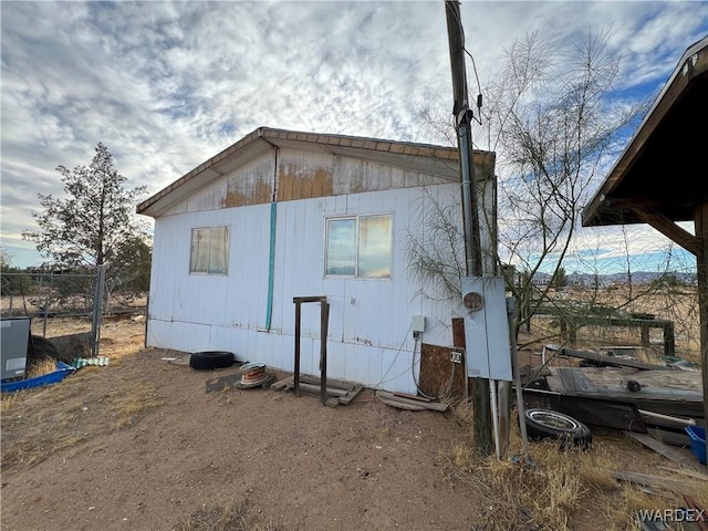 Listing photo 3 for 961 S Lochiel Rd, Golden Valley AZ 86413