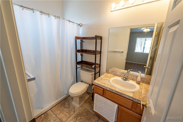 bathroom with curtained shower, toilet, and vanity