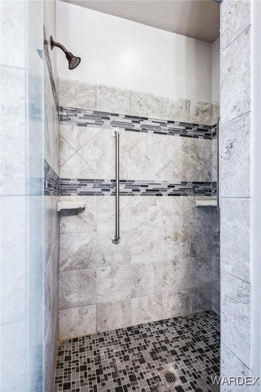full bath with tiled shower
