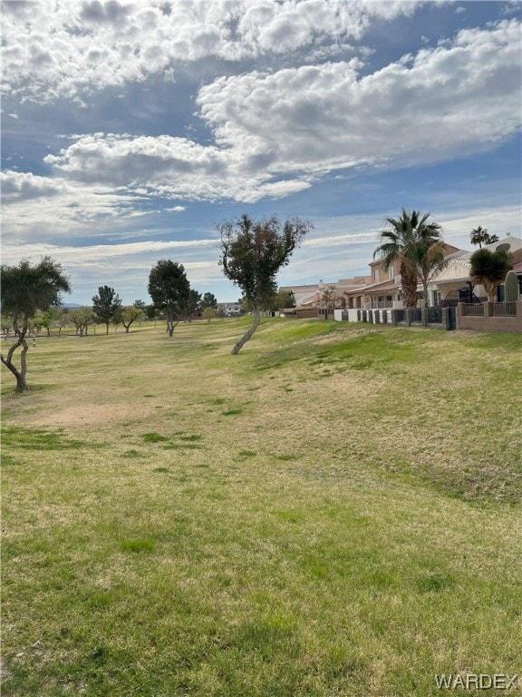 view of yard featuring a rural view