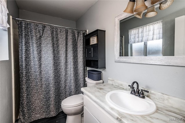 bathroom with toilet, a shower with curtain, and vanity