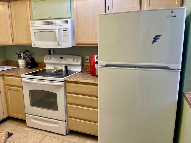 3400 Sunriver Rd Unit B2, Bullhead City, AZ 86429 - photo 4