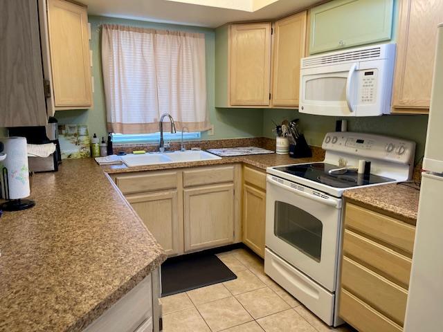 3400 Sunriver Rd Unit B2, Bullhead City, AZ 86429 - photo 3