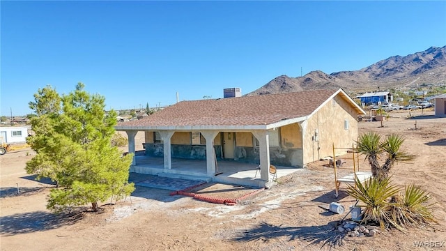 view of front of home featuring a mountain view and stucco siding