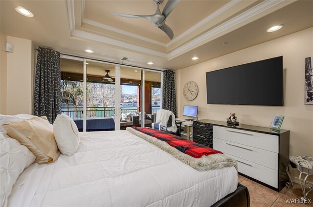 tiled living area with visible vents, a tray ceiling, recessed lighting, crown molding, and ceiling fan