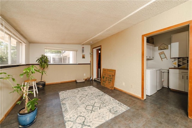 sitting room with a textured ceiling and washer and clothes dryer