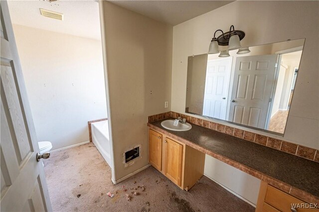 full bath featuring visible vents, backsplash, toilet, carpet flooring, and vanity