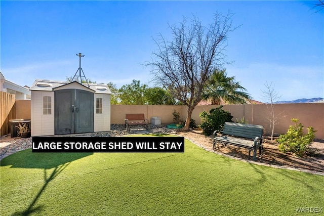 view of yard with a storage shed, an outdoor structure, and a fenced backyard