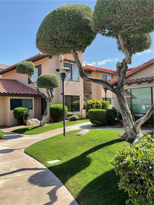 201 Riverfront Drive, Drive, Bullhead City, AZ 86442 - view of property's community with a lawn