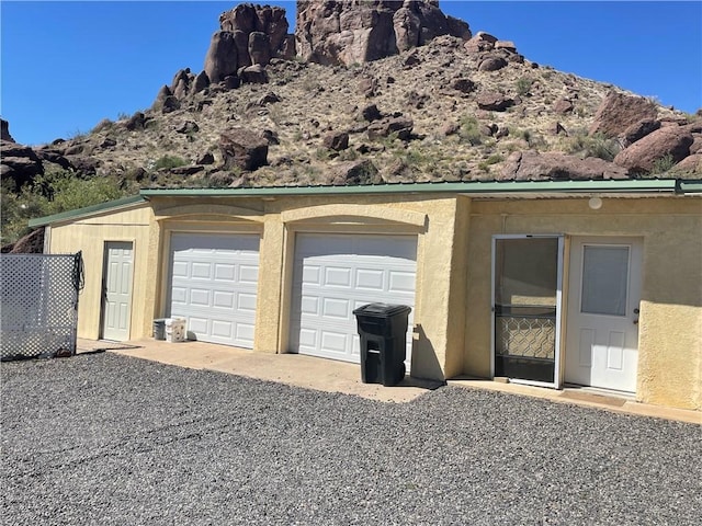 2405 N Clack Canyon Rd, Kingman, AZ 86409 - garage featuring a mountain view