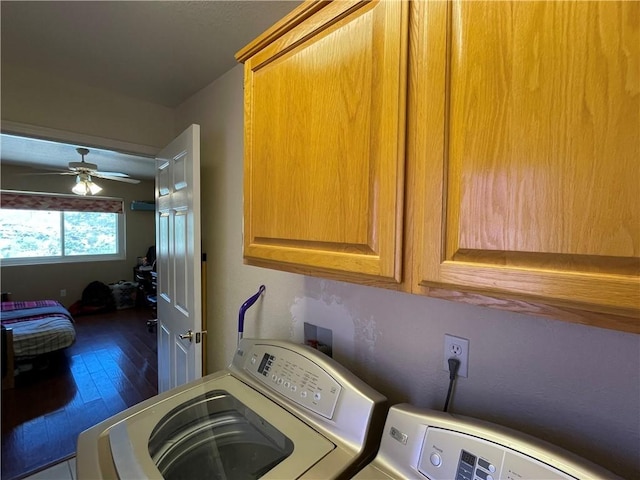 2405 N Clack Canyon Rd, Kingman, AZ 86409 - laundry area with washing machine and clothes dryer, cabinet space, wood-type flooring, and ceiling fan