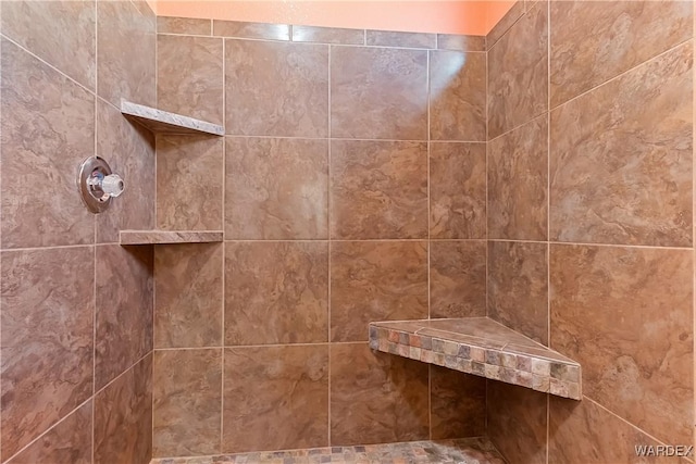 2190 Hijolly Dr, Bullhead City, AZ 86442 - full bath with a tile shower