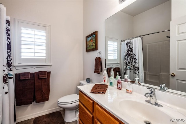 bathroom featuring toilet, curtained shower, baseboards, and vanity