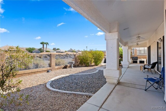 view of patio featuring a ceiling fan and a fenced backyard