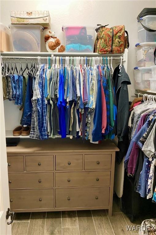 walk in closet with wood tiled floor