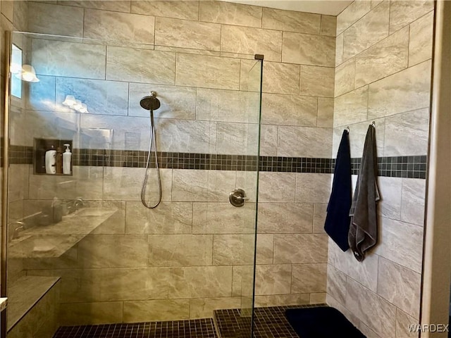 bathroom featuring tiled shower