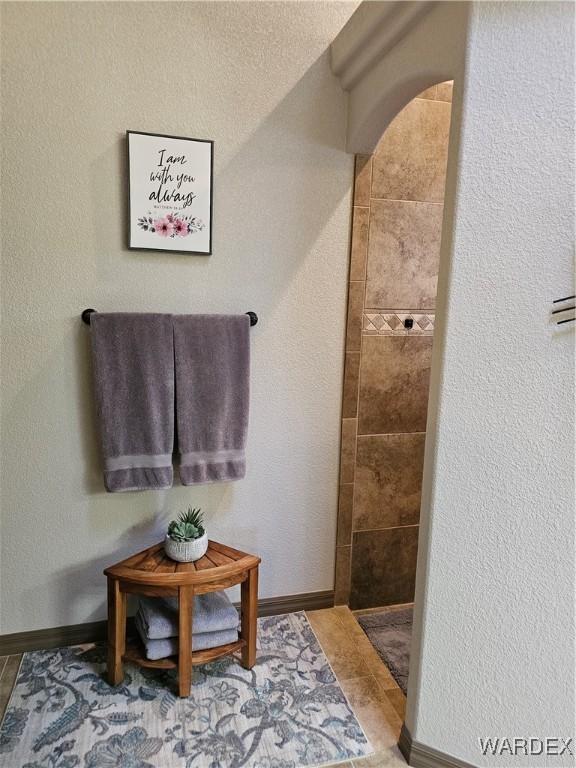 6246 S Vista Laguna Dr, Fort Mohave, AZ 86426 - bathroom featuring a tile shower and baseboards