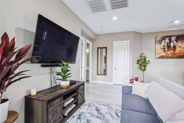 living room with baseboards, visible vents, and recessed lighting