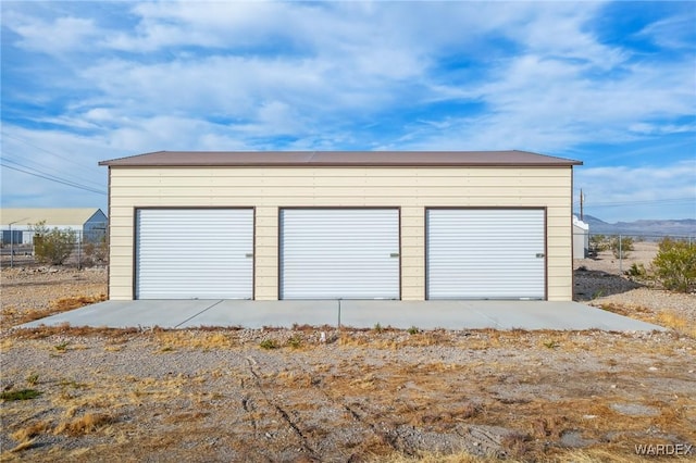 view of detached garage