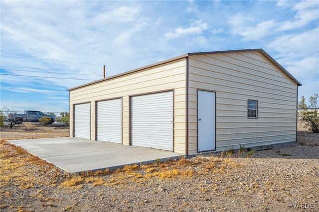 view of detached garage