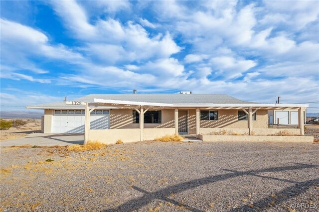 view of front of property with driveway and a garage