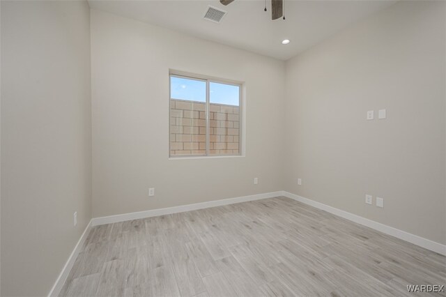 empty room featuring light wood finished floors, baseboards, visible vents, a ceiling fan, and recessed lighting