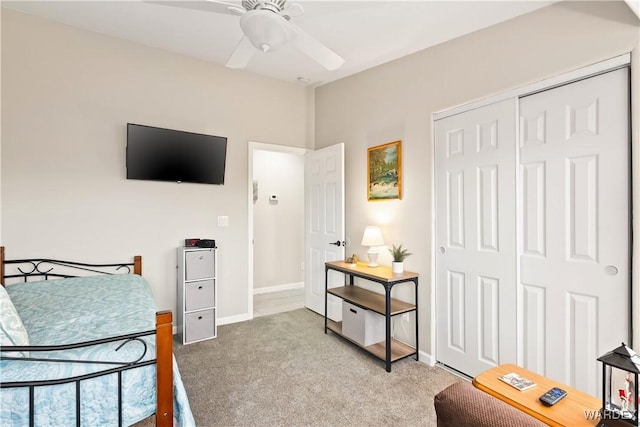 bedroom featuring a closet, baseboards, a ceiling fan, and carpet