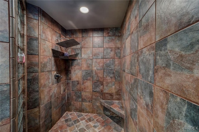 full bathroom featuring a tile shower