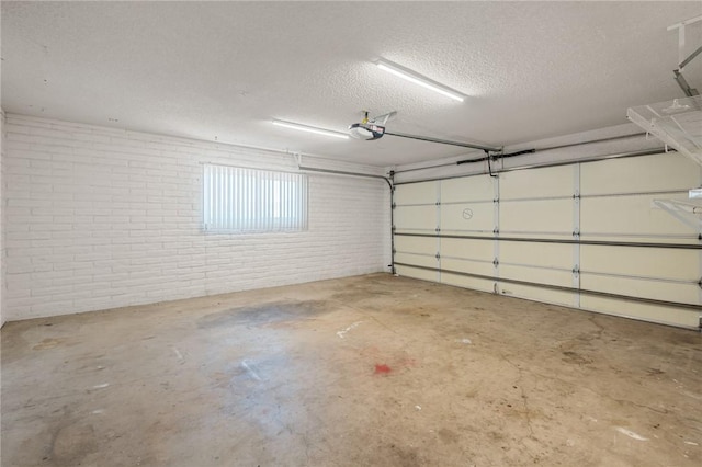 898 Crestwood Ln, Kingman, AZ 86409 - garage featuring a garage door opener